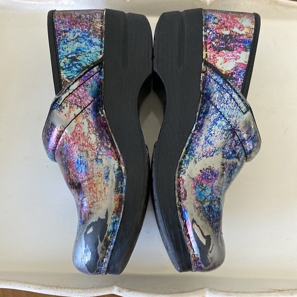 Danksko Women’s Professional Comfort Support Clogs Metallic Patent. US 7.5-8 - Picture 5 of 12